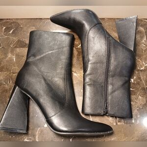 Sleek Black Heeled Boots for Women